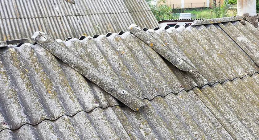 Azbest na dachu: jakie niesie zagrożenia i jak go usunąć?