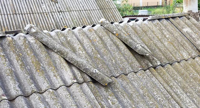 Azbest na dachu: jakie niesie zagrożenia i jak go usunąć?