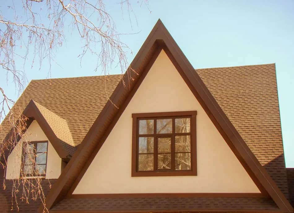 Jaki kolor elewacji do brązowego dachu i brązowych okien? Oto najlepsze propozycje