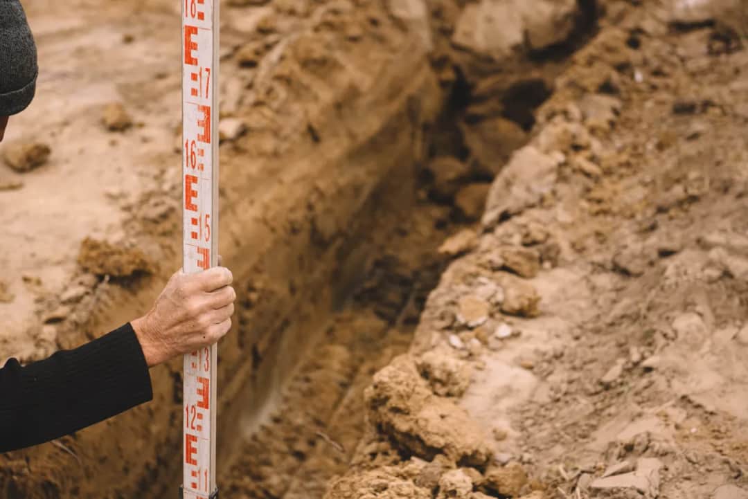 Jak wytyczyć fundament pod garaż, aby uniknąć kosztownych błędów