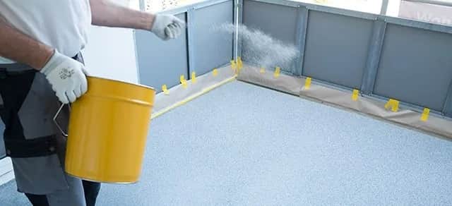 Płytki czy żywica na balkon - co wybrać, aby uniknąć problemów?