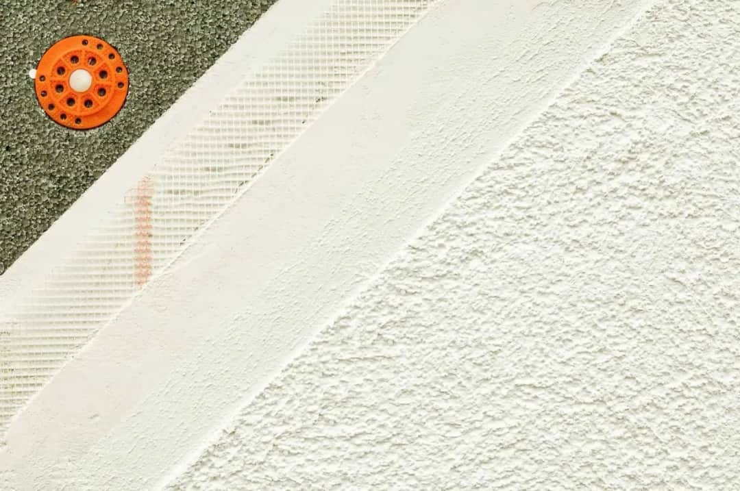 Jaką strukturę na elewację wybrać, by uniknąć kosztownych błędów?